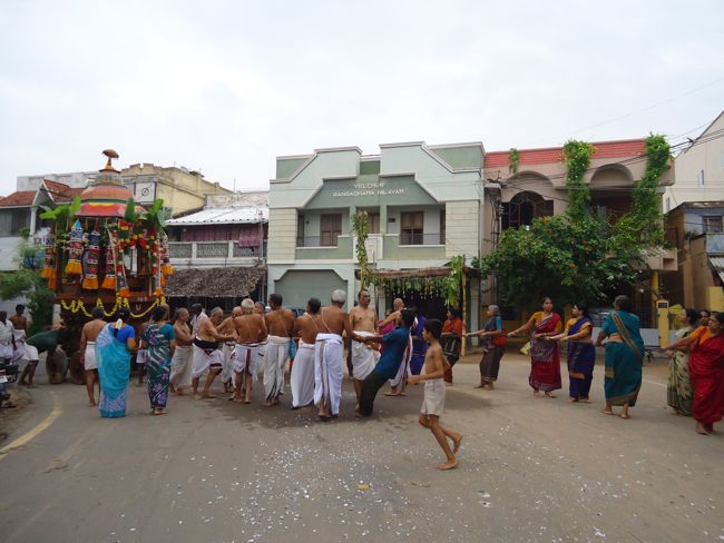 3rd nov 14 sri poundrikapuram aandavan ashram swami desikan thiruther (43)