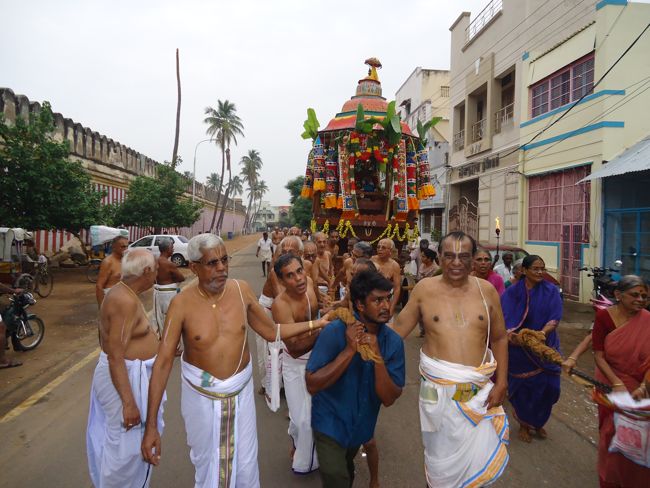 3rd nov 14 sri poundrikapuram aandavan ashram swami desikan thiruther (51)