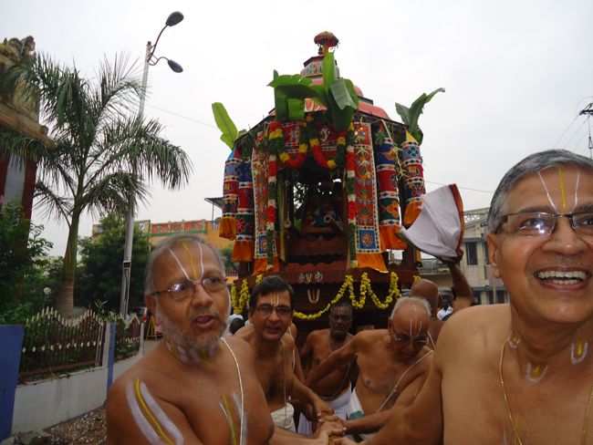 3rd nov 14 sri poundrikapuram aandavan ashram swami desikan thiruther (7)
