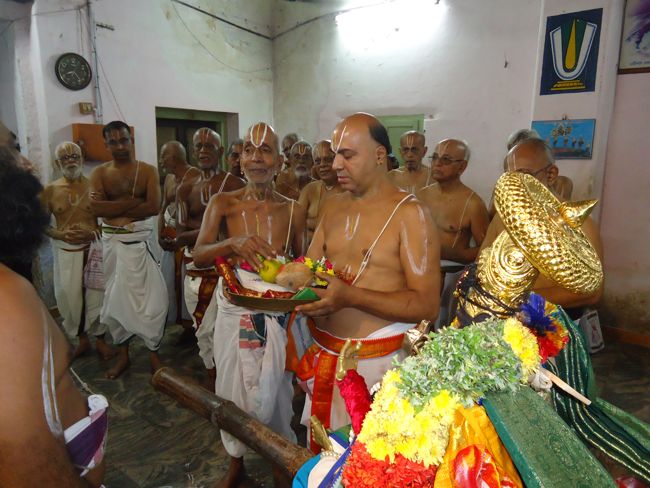 3rd nov 14 sri poundrikapuram aandavan ashram swami desikan thiruther (73)