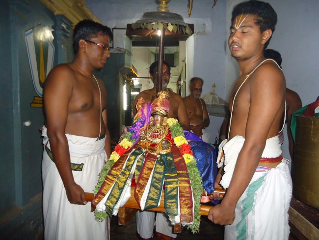 4th nov 14 pushpa pallaku swami desikan poundrikapuram (12)