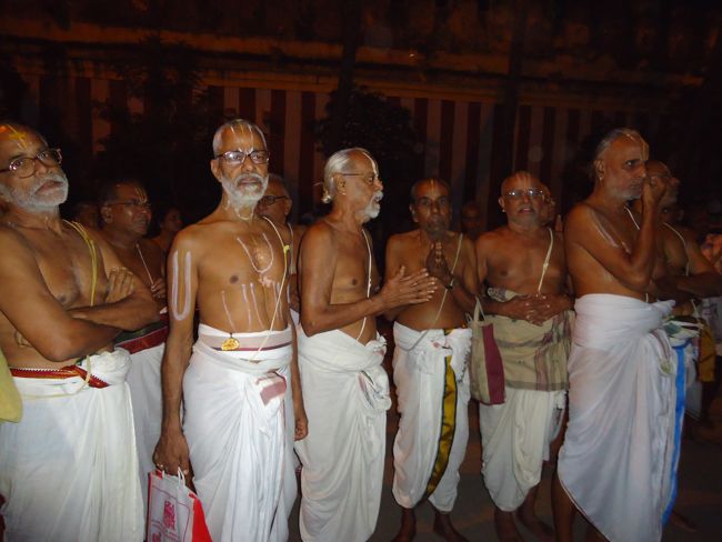 4th nov 14 pushpa pallaku swami desikan poundrikapuram (31)