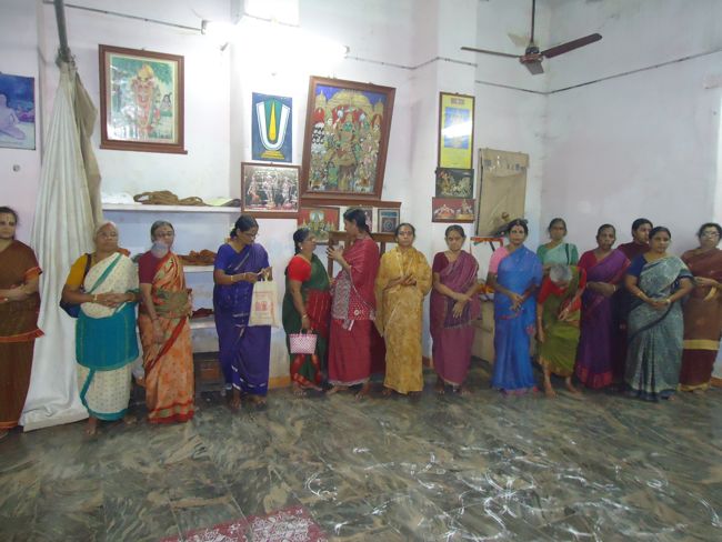 4th nov 14 pushpa pallaku swami desikan poundrikapuram (76)