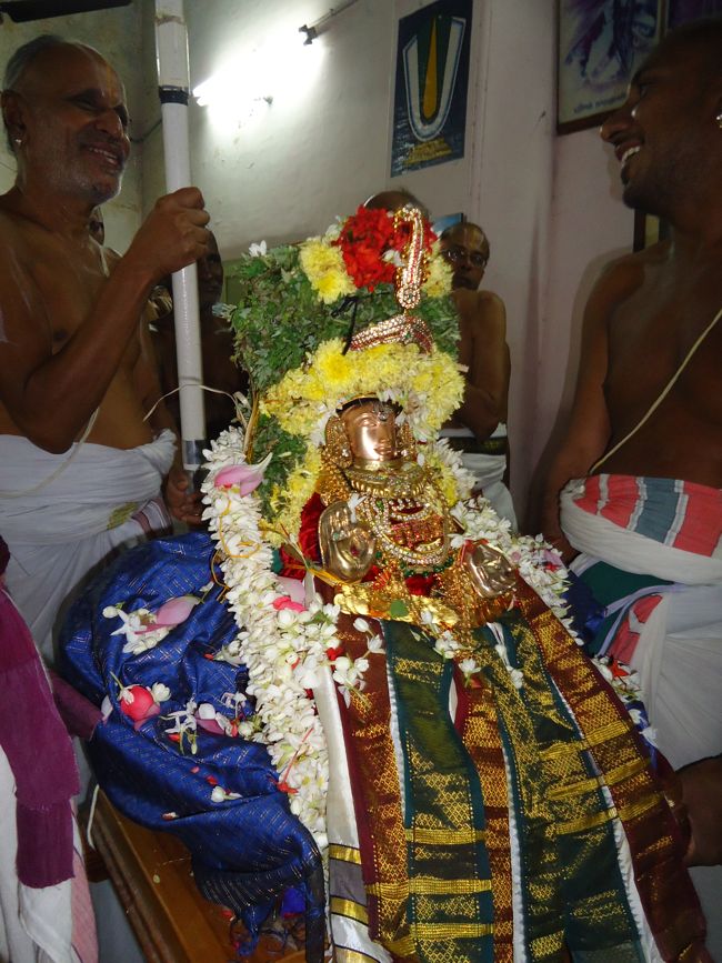 4th nov 14 pushpa pallaku swami desikan poundrikapuram (87)