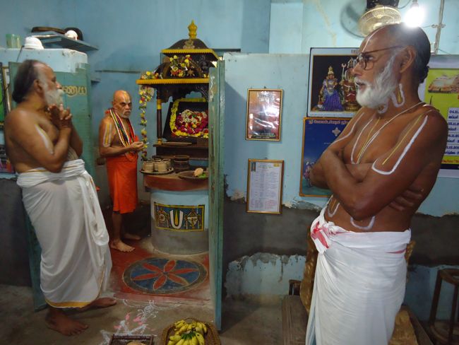 8th nov 14 poundrikapuram ashramam -srimath  paravakotai aandavan swami kaingaryam (2)