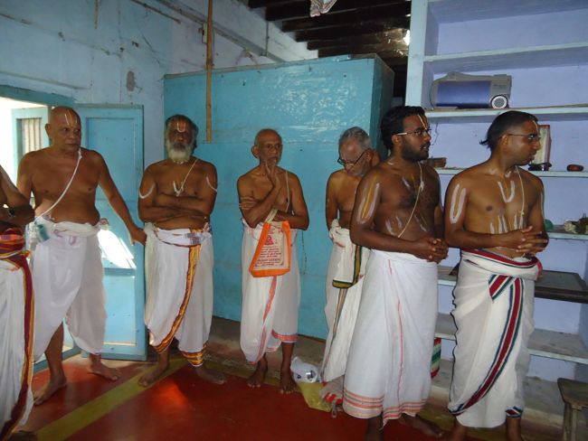 8th nov 14 poundrikapuram ashramam -srimath  paravakotai aandavan swami kaingaryam (22)