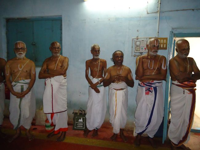 8th nov 14 poundrikapuram ashramam -srimath  paravakotai aandavan swami kaingaryam (23)