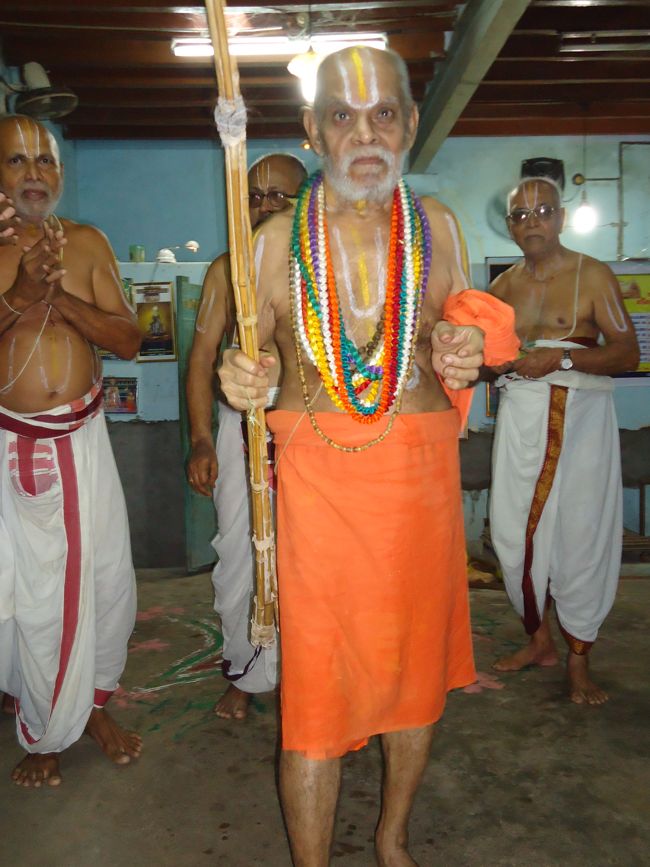 8th nov 14 poundrikapuram ashramam -srimath  paravakotai aandavan swami kaingaryam (27)