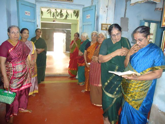 8th nov 14 poundrikapuram ashramam -srimath  paravakotai aandavan swami kaingaryam (3)