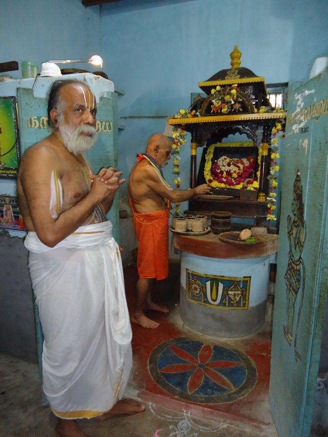8th nov 14 poundrikapuram ashramam -srimath  paravakotai aandavan swami kaingaryam (30)