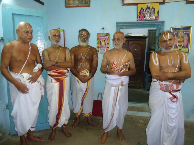 8th nov 14 poundrikapuram ashramam -srimath  paravakotai aandavan swami kaingaryam (31)