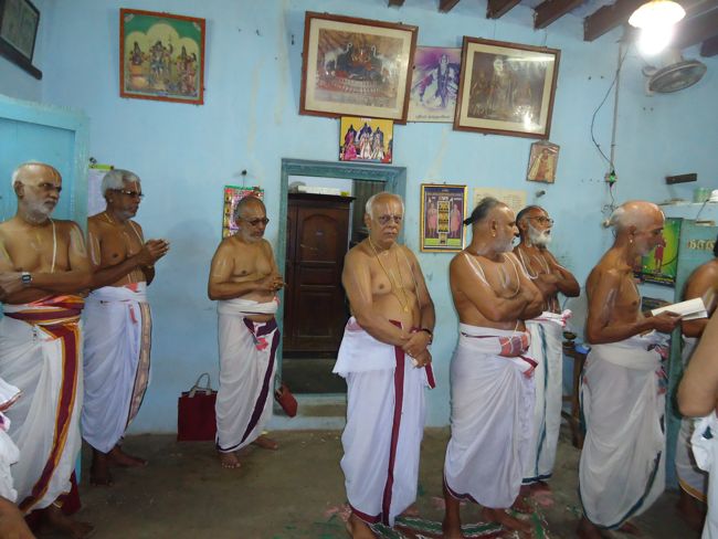 8th nov 14 poundrikapuram ashramam -srimath  paravakotai aandavan swami kaingaryam (4)