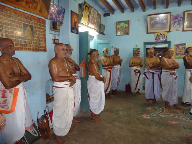 8th nov 14 poundrikapuram ashramam -srimath  paravakotai aandavan swami kaingaryam (5)