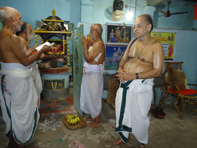8th nov 14 poundrikapuram ashramam -srimath  paravakotai aandavan swami kaingaryam (6)