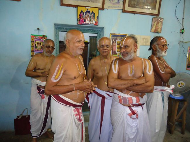 8th nov 14 poundrikapuram ashramam -srimath  paravakotai aandavan swami kaingaryam (7)