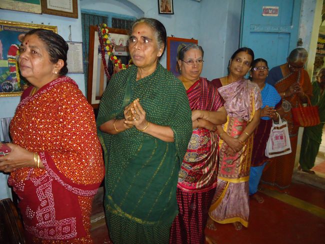 8th nov 14 poundrikapuram ashramam -srimath  paravakotai aandavan swami kaingaryam (9)