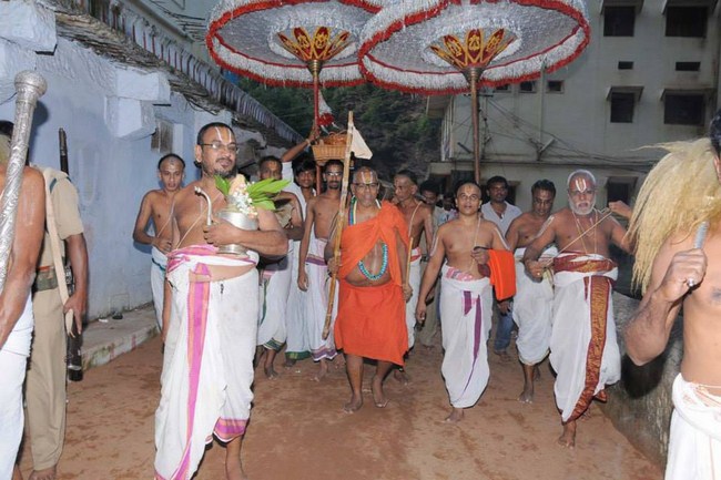 HH 46th Srimath Azhagiyasingar Mangalasasanam At Upper Ahobilam Sri Lakshmi Narasimhan Sannidhi11