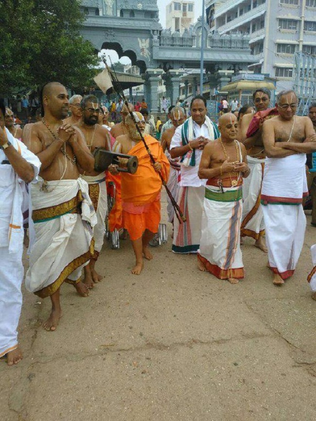HH Srimushnam Andavan Thiruvenkatamudaiyan Mangalasasanam At Tirumala25