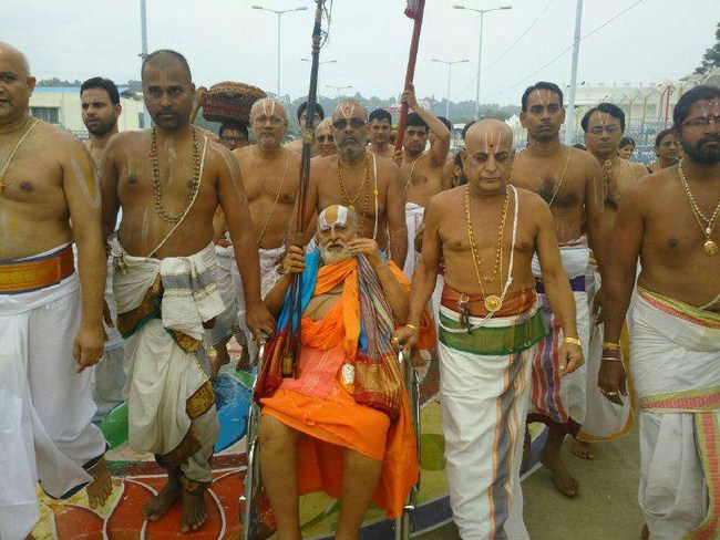 HH Srimushnam Andavan Thiruvenkatamudaiyan Mangalasasanam At Tirumala56