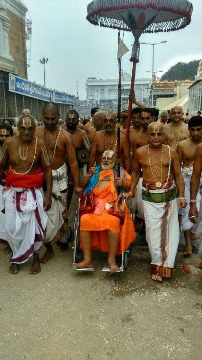 HH Srimushnam Andavan Thiruvenkatamudaiyan Mangalasasanam At Tirumala6