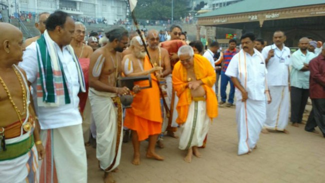 HH Srimushnam Andavan Thiruvenkatamudaiyan Mangalasasanam At Tirumala9
