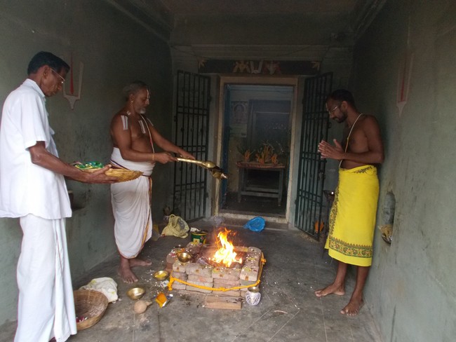 Therazhundur Sri Govindarajan Sri ranganathan Sannadhi Pavithrotsavam  Thirumanjanam 2014 01