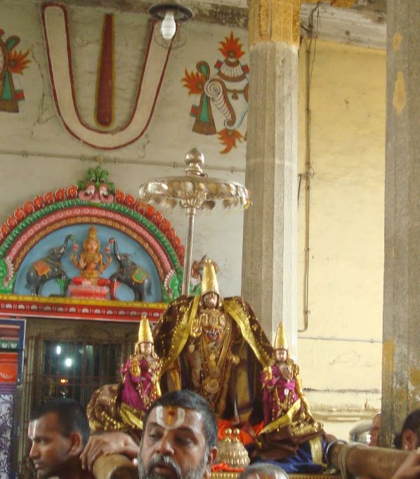 Kanchi Devaperumal  Jaya Karthikai Sukravara Irattai Purappadu 1-201404