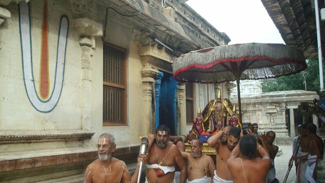 Kanchi Devaperumal  Jaya Karthikai Sukravara Irattai Purappadu 1-201406