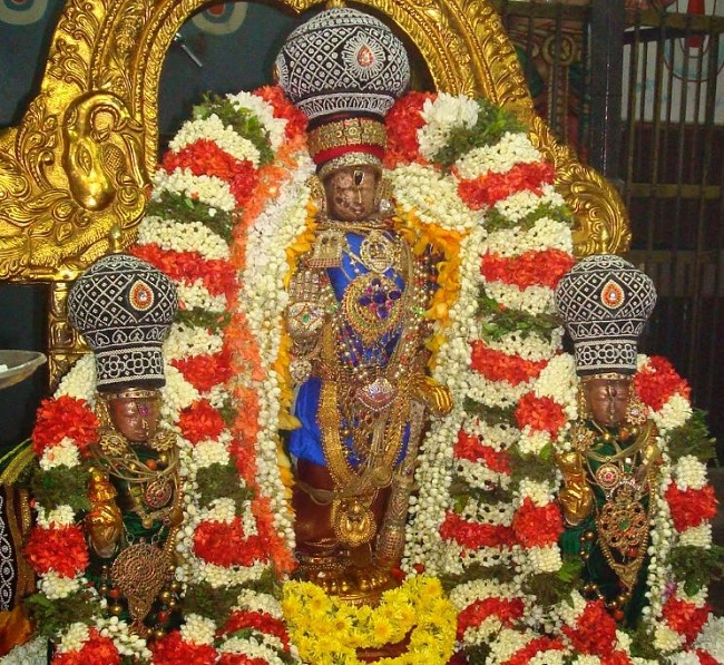 Kanchi Devaperumal  Jaya Karthikai Sukravara Irattai Purappadu 1-201410