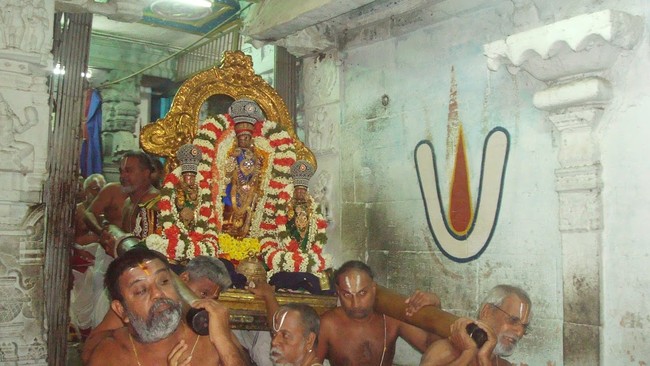 Kanchi Devaperumal  Jaya Karthikai Sukravara Irattai Purappadu 1-201411