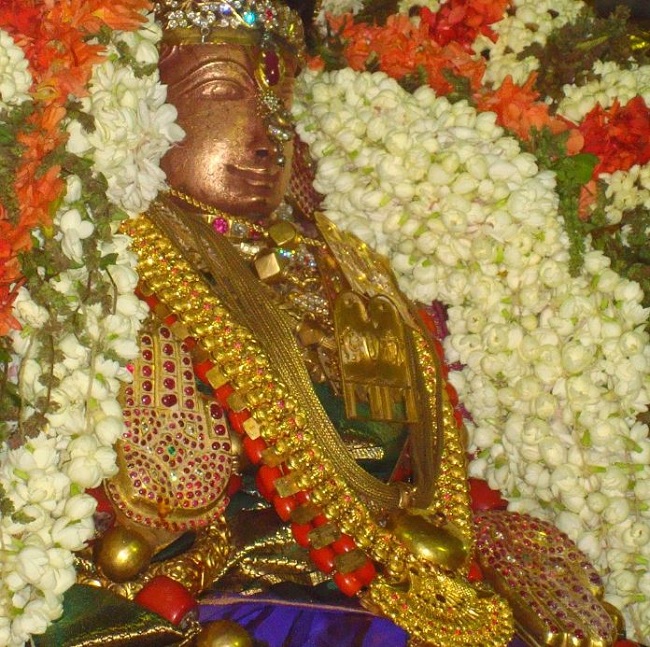 Kanchi Devaperumal  Jaya Karthikai Sukravara Irattai Purappadu 1-201426
