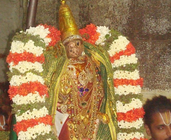 Kanchi Devaperumal  Jaya Karthikai Sukravara Irattai Purappadu 1-201445
