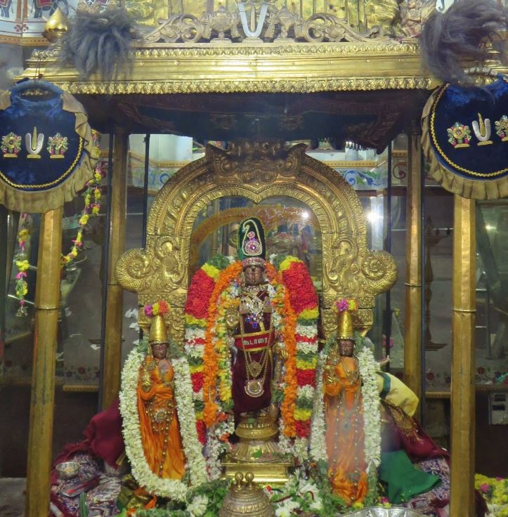 Kanchi Sri Devarajaswami Temple Irappathu Iyarpa Satrumuraia 2015-06