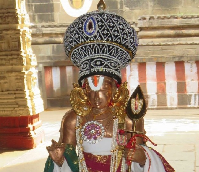 Kanchi Sri Devarajaswami Temple Irappathu Iyarpa Satrumuraia 2015-07
