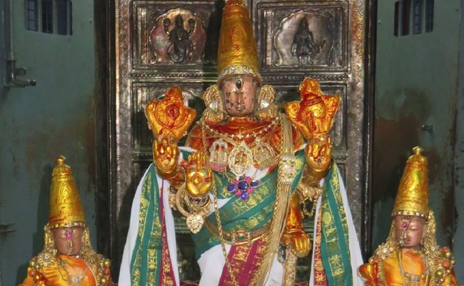 Kanchi Sri Devarajaswami Temple Irappathu Iyarpa Satrumuraia 2015-36