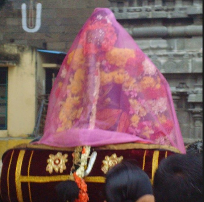 Kanchi Sri Devarajaswami Temple Sri ANdal Neerattu Utsavam day 4  2014-10