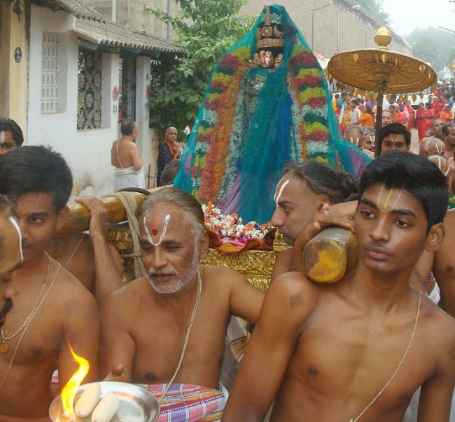 Kanchi Sri Devarajaswami Temple Sri Andal Neerattu Utsavam day 2 2014-10