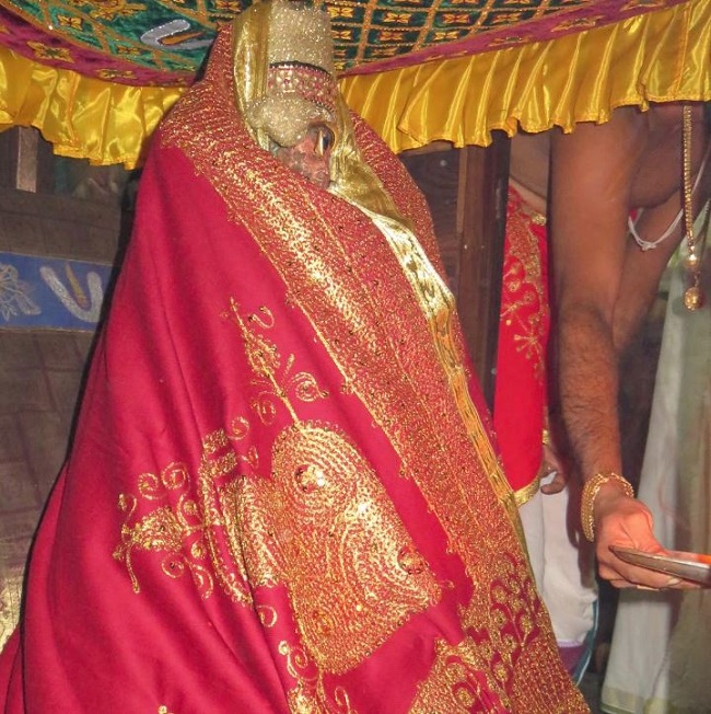 Kanchi Sri Devarajaswami Temple Sri Devaperumal Pazhayaseevaram Purappadu 2015-02