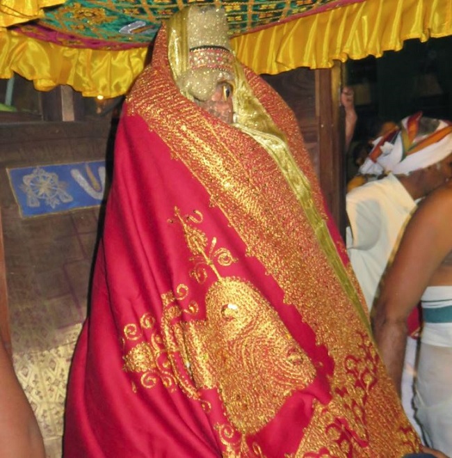 Kanchi Sri Devarajaswami Temple Sri Devaperumal Pazhayaseevaram Purappadu 2015-12