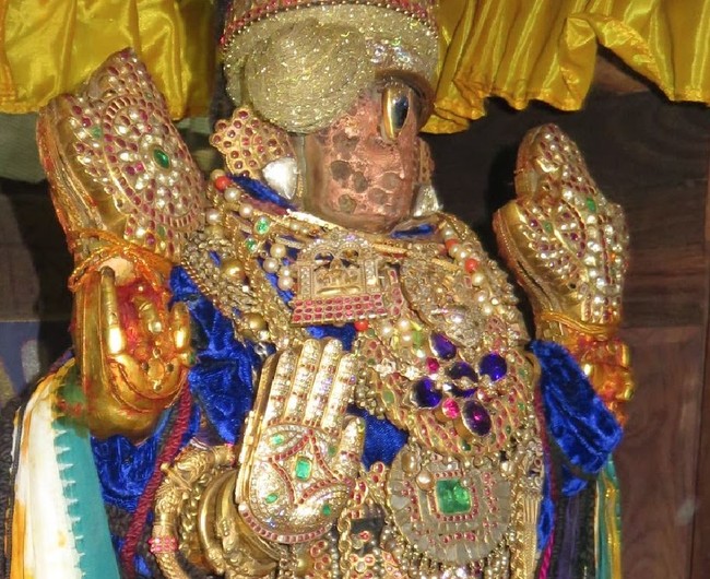 Kanchi Sri Devarajaswami Temple Sri Devaperumal Pazhayaseevaram Purappadu THirumbukal to Kanchi 2015-02