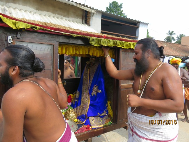 Kanchi Sri Devarajaswami Temple Sri Devaperumal Pazhayaseevaram Purappadu THirumbukal to Kanchi 2015-10