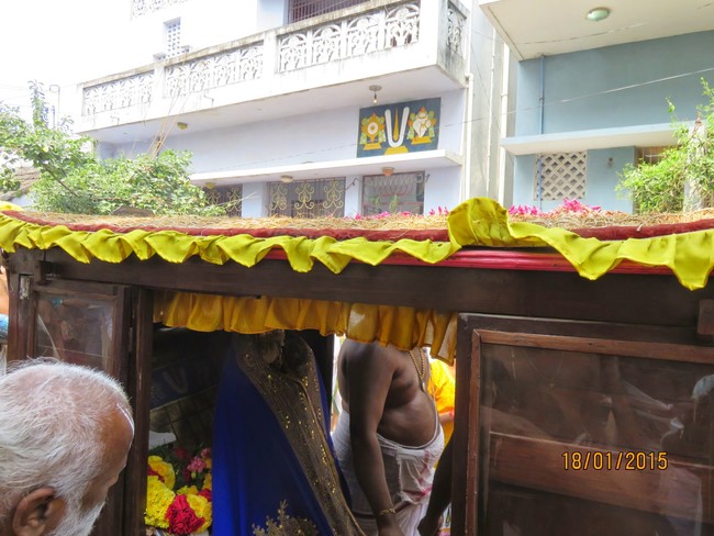 Kanchi Sri Devarajaswami Temple Sri Devaperumal Pazhayaseevaram Purappadu THirumbukal to Kanchi 2015-18