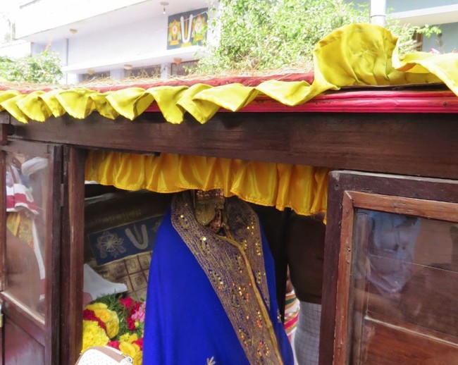 Kanchi Sri Devarajaswami Temple Sri Devaperumal Pazhayaseevaram Purappadu THirumbukal to Kanchi 2015-19