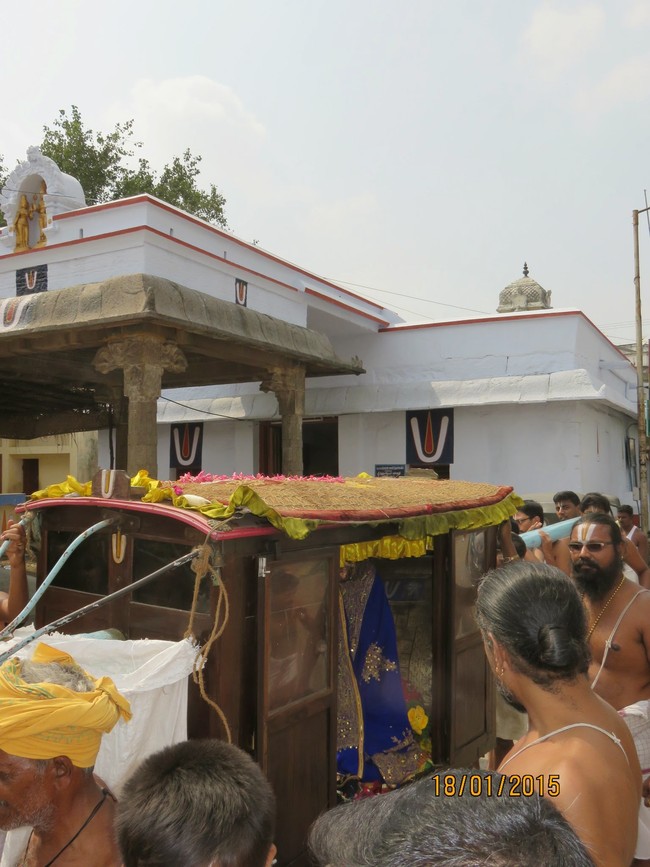 Kanchi Sri Devarajaswami Temple Sri Devaperumal Pazhayaseevaram Purappadu THirumbukal to Kanchi 2015-23