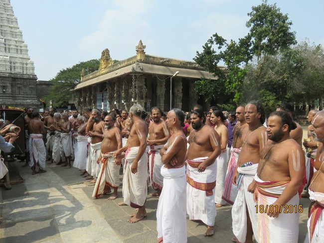 Kanchi Sri Devarajaswami Temple Sri Devaperumal Pazhayaseevaram Purappadu THirumbukal to Kanchi 2015-30
