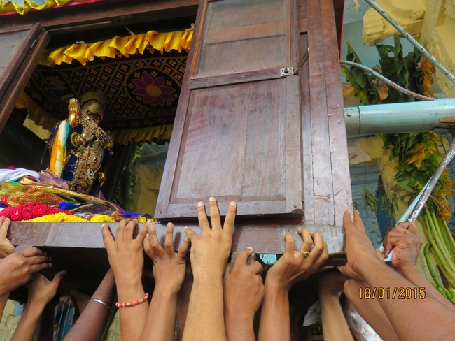 Kanchi Sri Devarajaswami Temple Sri Devaperumal Pazhayaseevaram Purappadu THirumbukal to Kanchi 2015-41