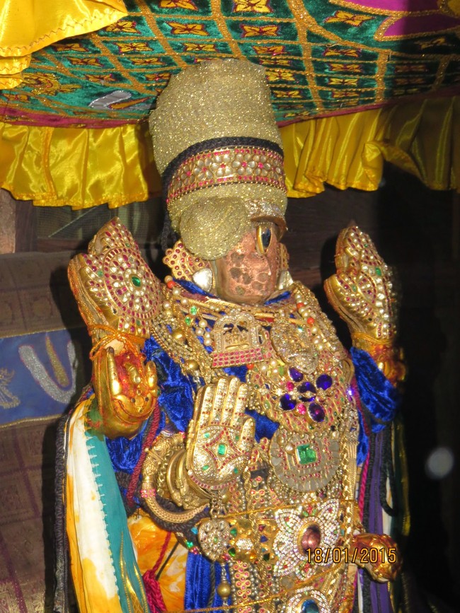 Kanchi Sri Devarajaswami Temple Sri Devaperumal Pazhayaseevaram Purappadu THirumbukal to Kanchi 2015-44