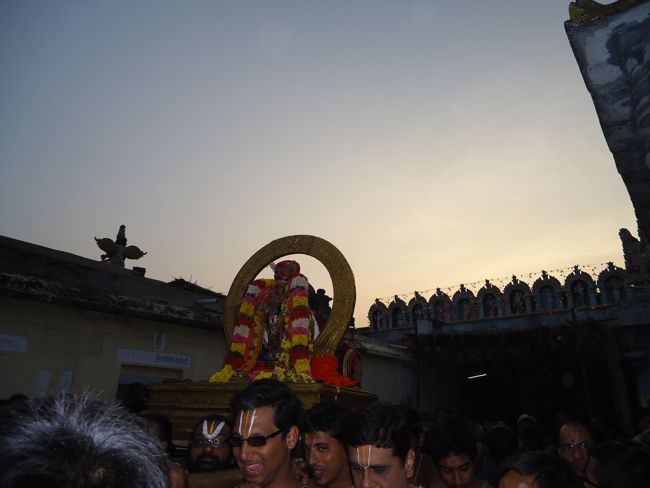 Kanchi Sri Devarajaswami Temple Sri Devaperumal Pazhayaseevaram Purappadu at Hillock 2015-009