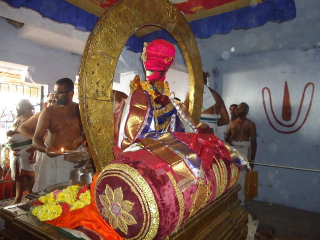 Kanchi Sri Devarajaswami Temple Sri Devaperumal Pazhayaseevaram Purappadu at Hillock 2015-070
