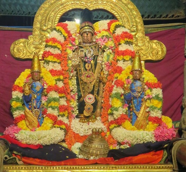Kanchi Sri Devarajaswami Temple iRappathu UTsavam Day 7   2014-01